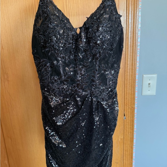 Dresses & Skirts - Elegant Black Sequin Dress